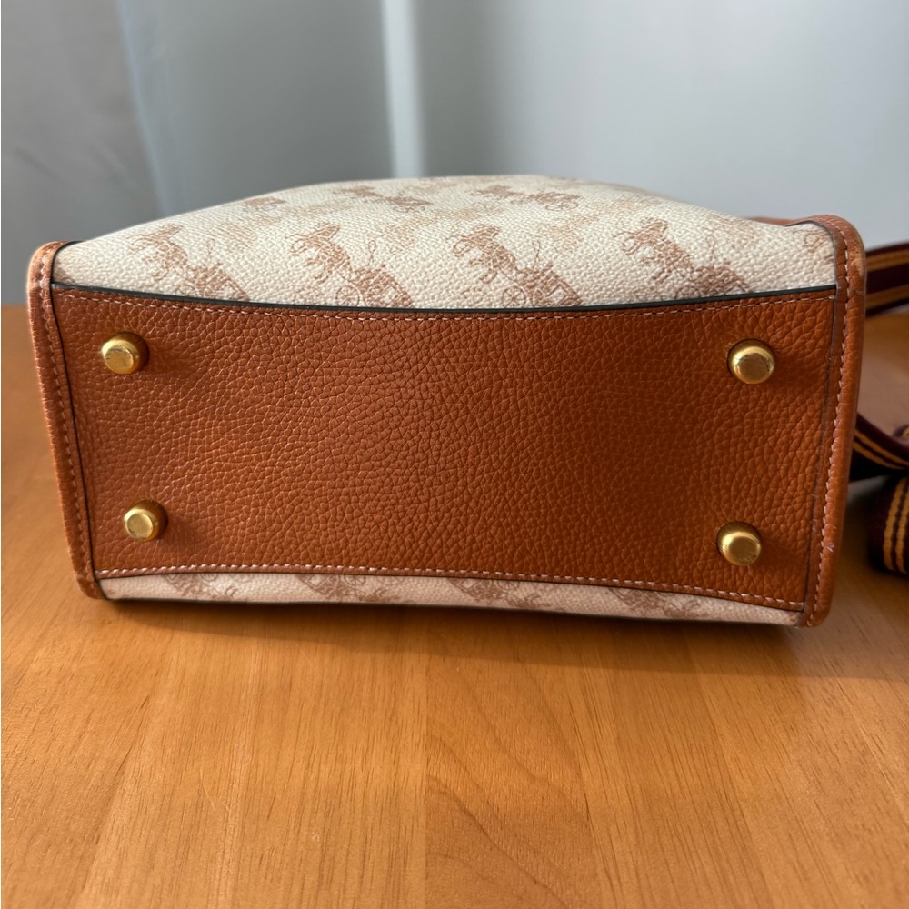 Coach Field Tote 22 With Horse and Carriage - Picture 4 of 8